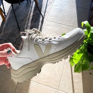 Veja Venturi - white Pierre